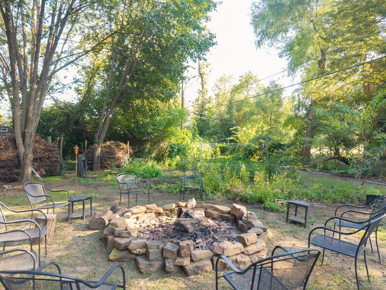 More Photos Of 411 E Front Ave, Chester Hospitality For Sale