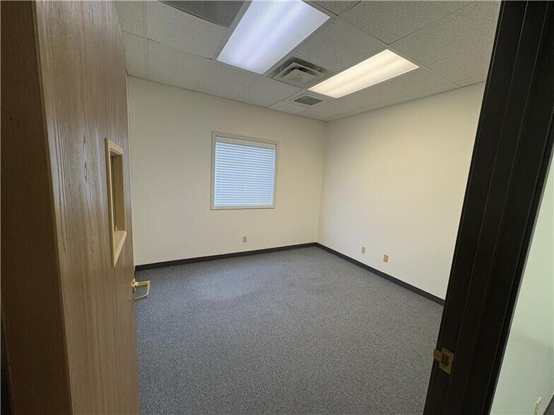 More Photos Of 3710-3718 S Westport Ave, Sioux Falls Office For Lease