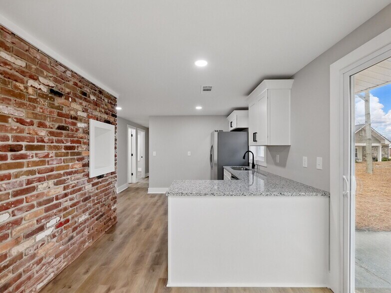 More Photos Of 3473 Atlanta Hwy, Flowery Branch Office For Sale