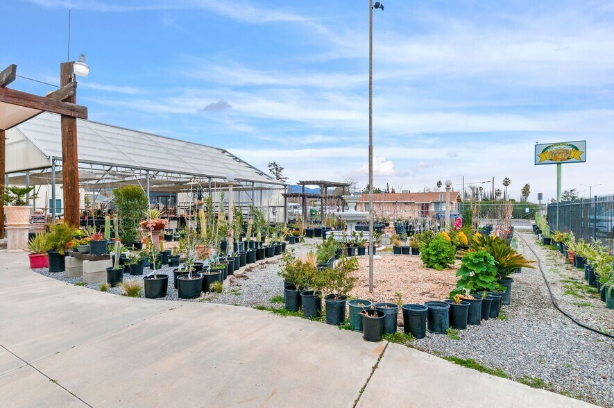 More Photos Of 1450-1454 E 6th St, Beaumont General Retail For Sale