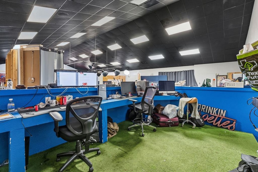 More Photos Of 9221 Highway 290 W, Austin Light Manufacturing For Lease