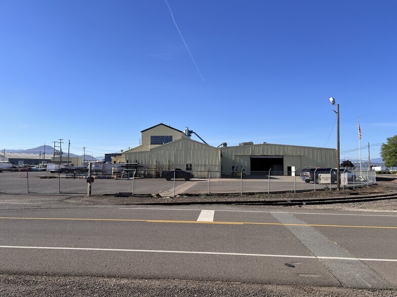 Primary Photo Of 8380 Agate Rd, White City Manufacturing For Sale