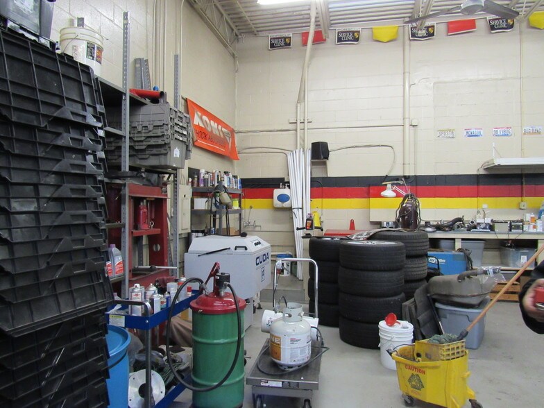 More Photos Of 4794 S Dixie Dr, Dayton Auto Repair For Lease