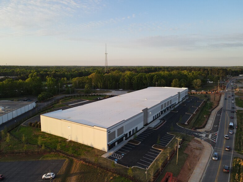 Primary Photo Of 1925 Atlanta Hwy, Cumming Warehouse For Lease