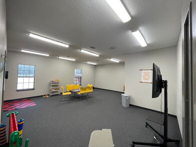 More Photos Of 6600 New York Ave, Arlington General Retail For Lease