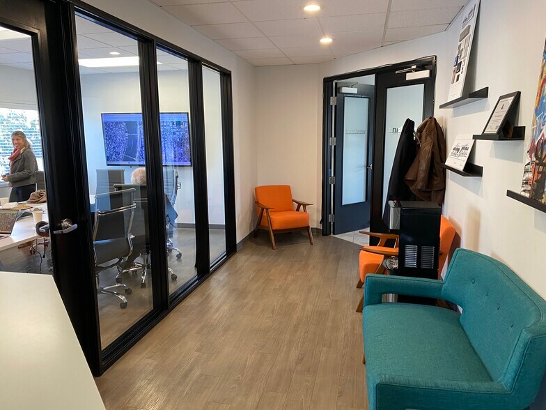 More Photos Of 1600 SW Cedar Hills Blvd, Portland Office For Sale