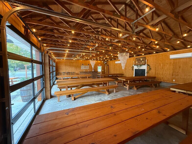 More Photos Of 102 Live Oak St, Tabor City Restaurant For Sale