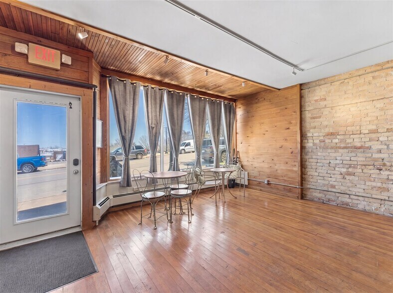 More Photos Of 517 Milwaukee St, Kewaunee General Retail For Sale