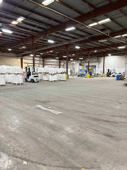 More Photos Of 146 Tower Dr, Middletown Manufacturing For Sale