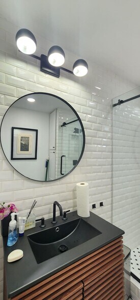 More Photos Of 315 W 9th St, Houston Office For Sale