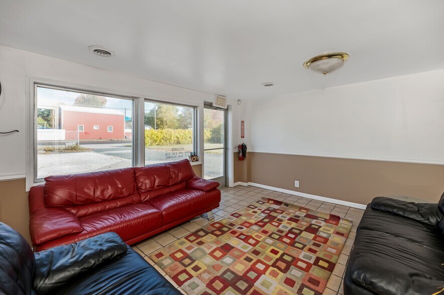 More Photos Of 3905 32nd St, Port Huron Truck Terminal For Sale