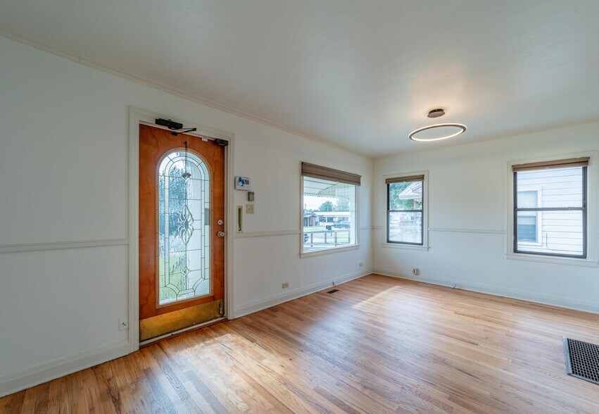 More Photos Of 517 Cherokee Ave, Mcalester Office For Lease