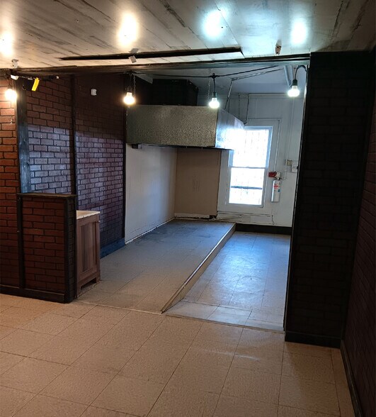 More Photos Of 101 E Carson St, San Antonio Restaurant For Sale