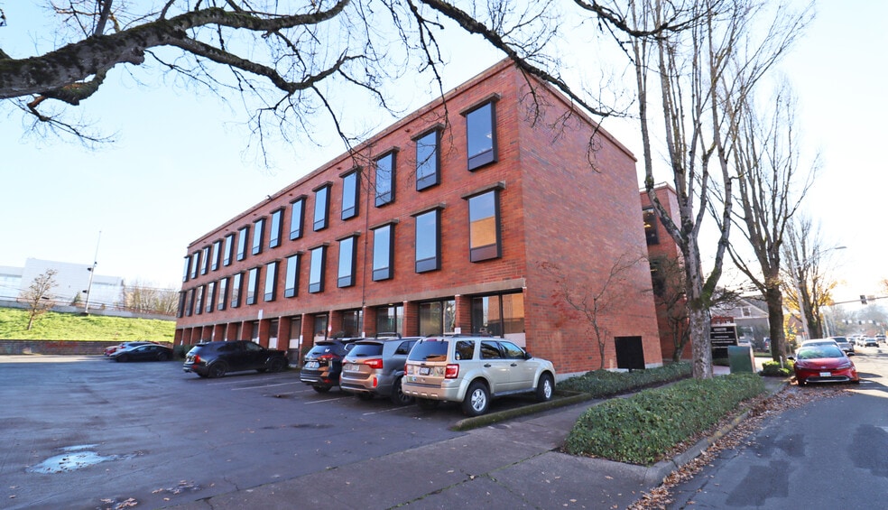 More Photos Of 777 High St, Eugene Office For Lease