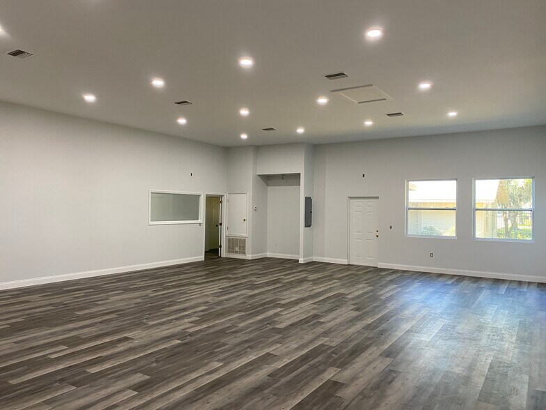 More Photos Of 2726 6th Ave W, Bradenton Office For Sale