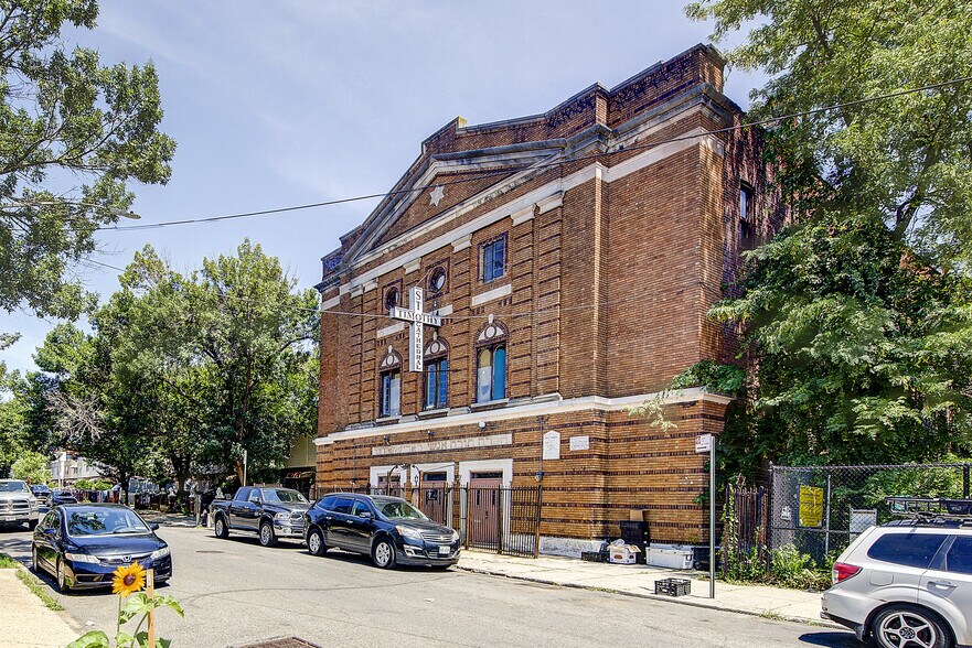More Photos Of 139 Amboy St, Brooklyn Religious Facility For Lease
