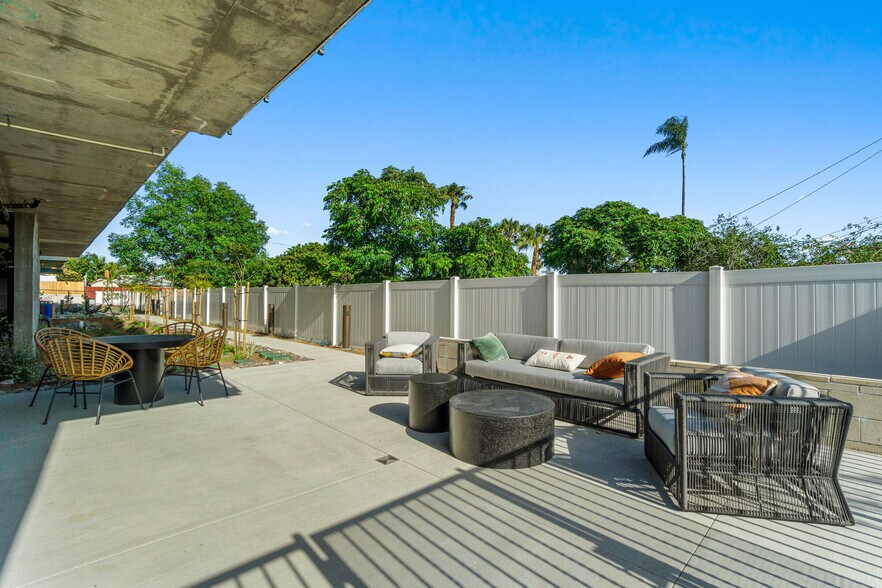 More Photos Of 1559 N Santa Fe Ave, Vista Apartments For Sale