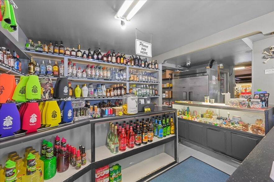 More Photos Of 337 S US Highway 17, East Palatka General Retail For Sale