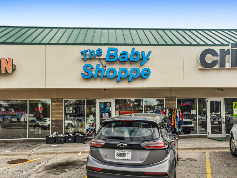 More Photos Of 1800 N Knoxville Ave, Peoria General Retail For Sale