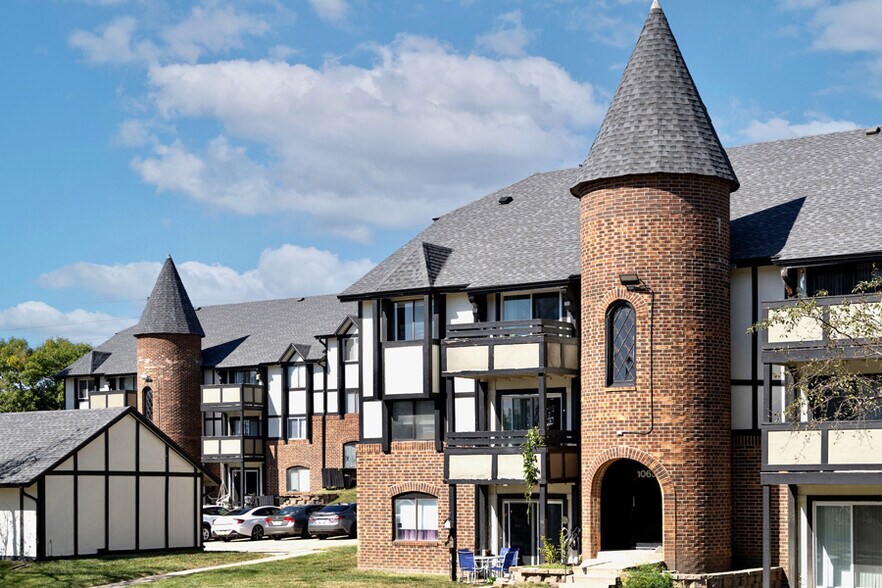 More Photos Of 10505 Evans Plz, Omaha Apartments For Sale