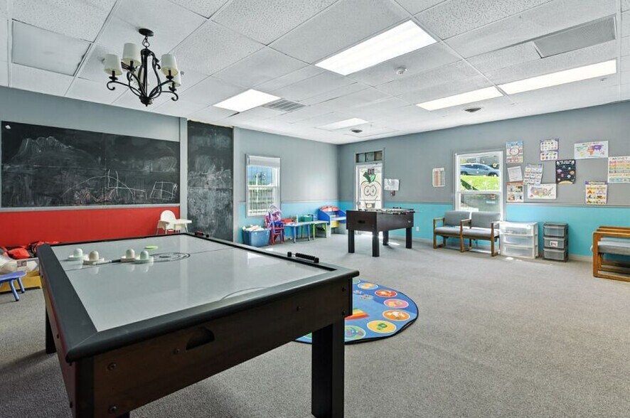 More Photos Of 2506-2510 N 72nd St, Omaha Daycare Center For Lease