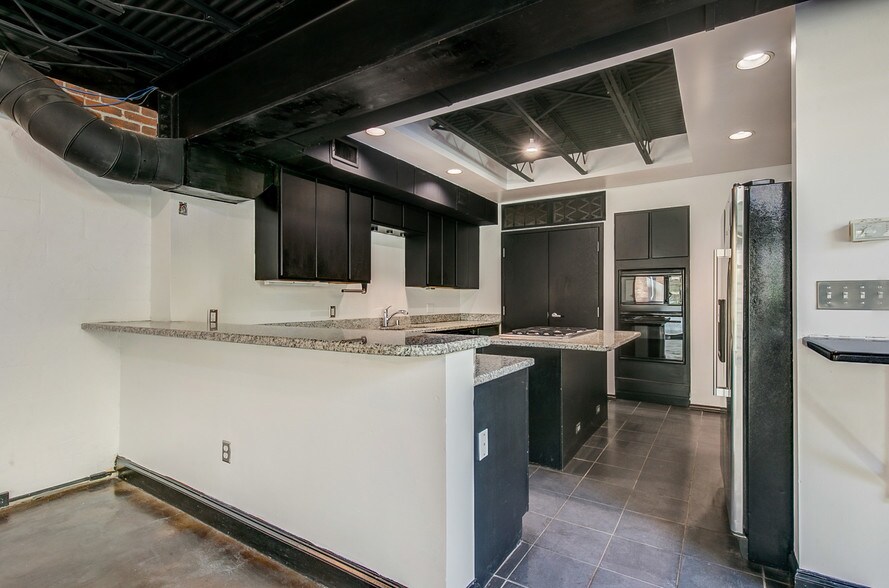 More Photos Of 1801 Laws St, Dallas Office Residential For Lease