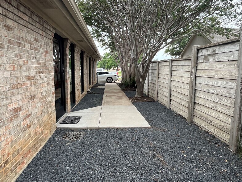 More Photos Of 615 W Harwood Rd, Hurst Medical For Sale