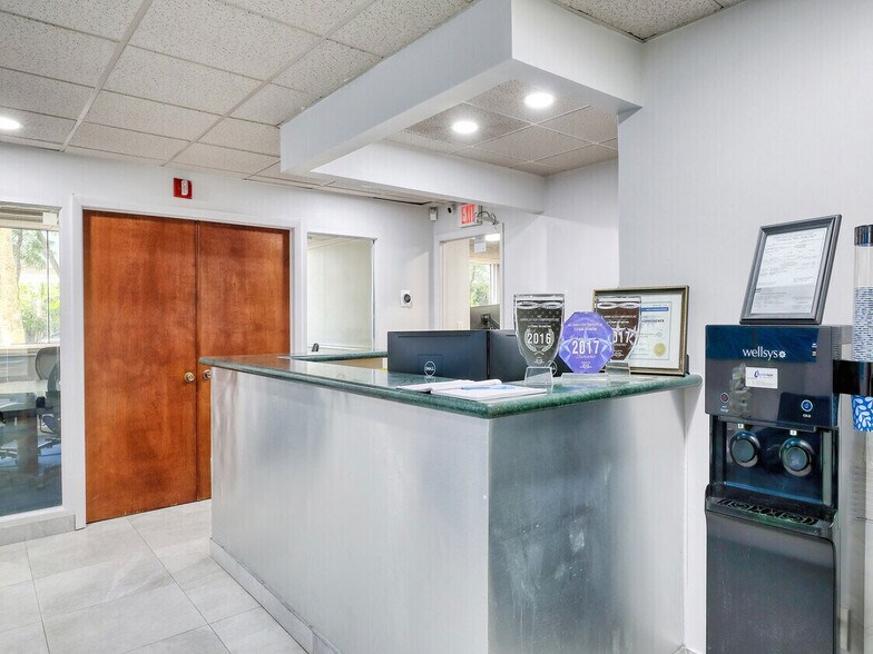 More Photos Of 7880 N University Dr, Tamarac Office Residential For Lease