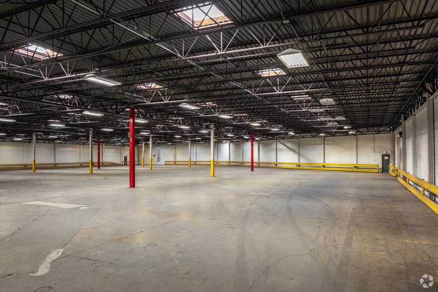 More Photos Of 910 10th St, Plano Warehouse For Lease