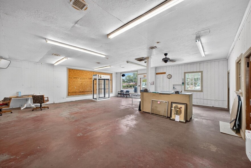 More Photos Of 910 Richland Ave E, Aiken General Retail For Lease