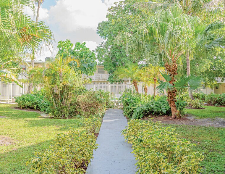 More Photos Of 15201 Memorial Hwy, Miami Apartments For Sale