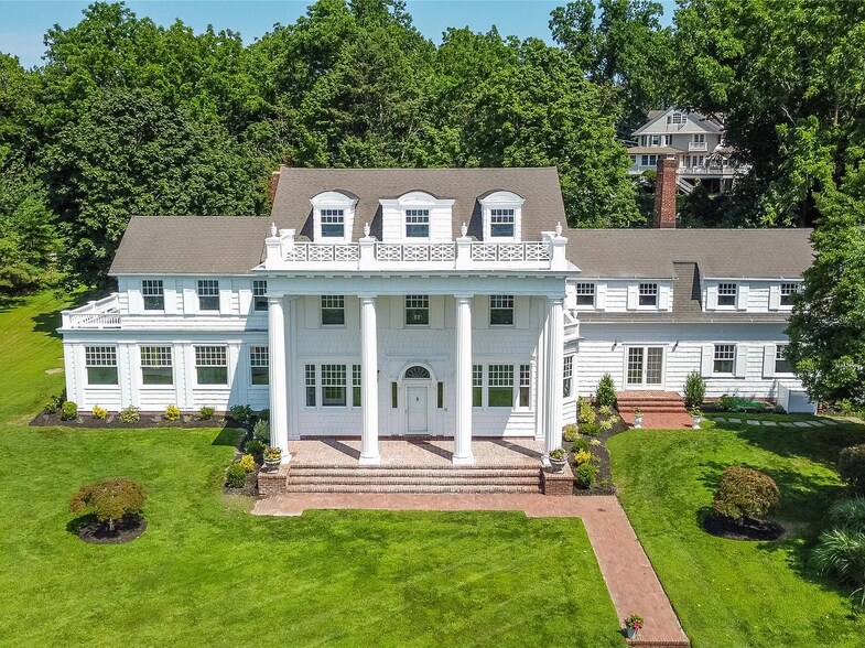 More Photos Of 158 E Shore Rd, Halesite Specialty For Sale