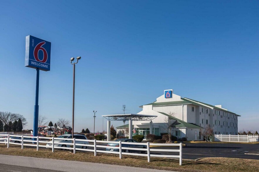 More Photos Of 1334 N Washington St, Dale Hotel For Sale