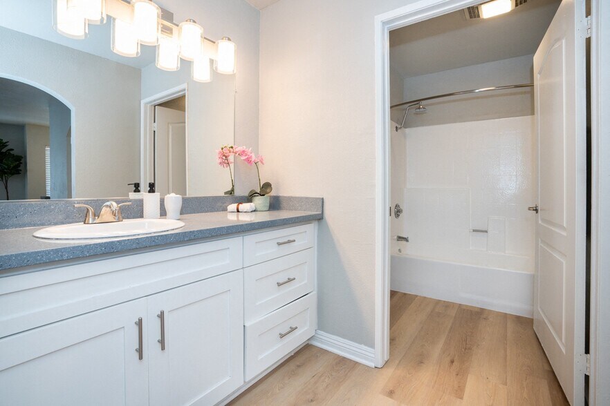 More Photos Of 1318 N Mansfield Ave, Los Angeles Apartments For Sale