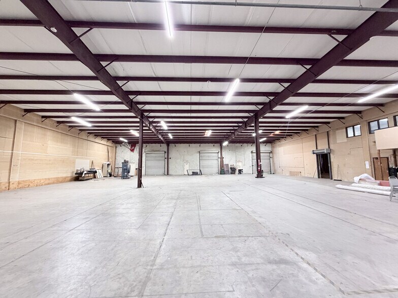 More Photos Of 5903-5929 Distribution, San Antonio Warehouse For Lease