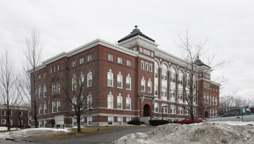 More Photos Of 19 Wood St, Lewiston Apartments For Sale