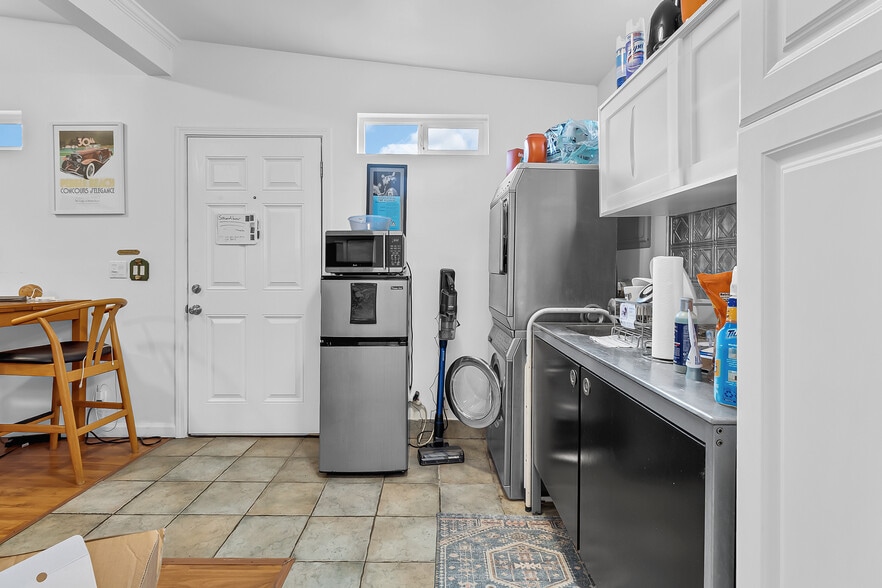 More Photos Of 883 Lighthouse Ave, Monterey General Retail For Sale