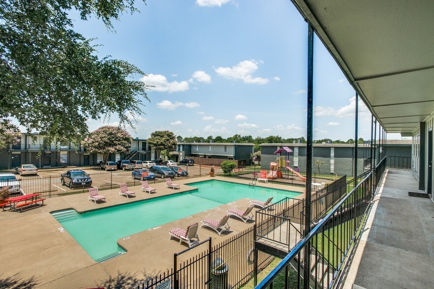 More Photos Of 504 Dudley Cir, Arlington Apartments For Sale