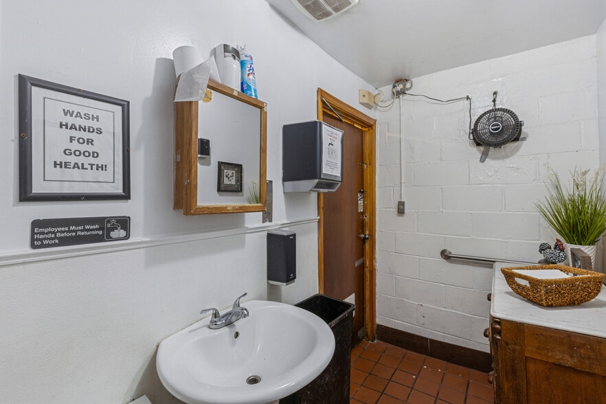 More Photos Of 346 N Main St, Memphis Restaurant For Sale