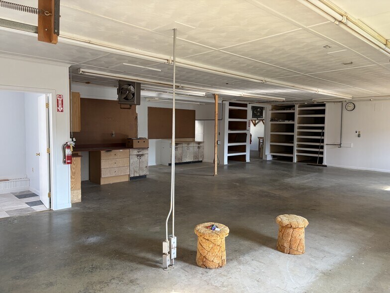 More Photos Of 45146 Andover Estates Rd, Valley Lee Warehouse For Lease