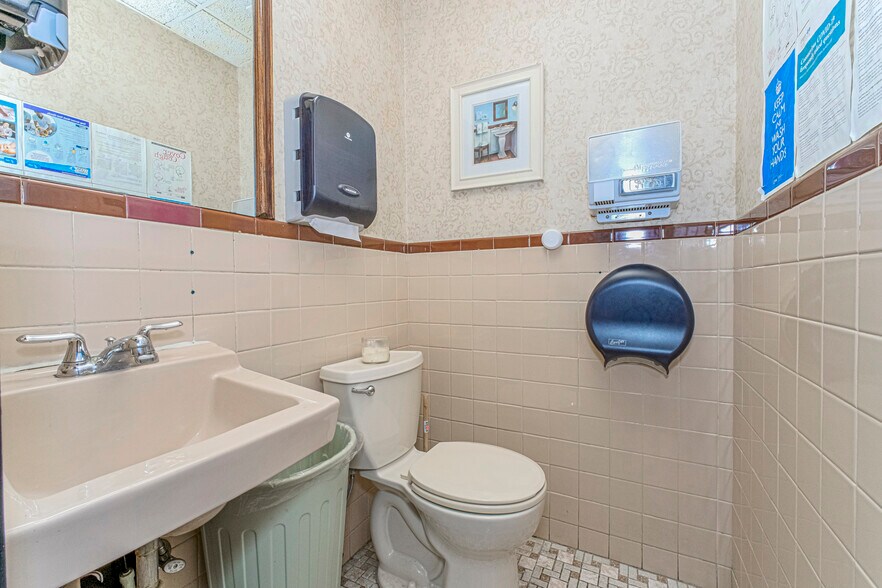 More Photos Of 1751 Bath Ave, Brooklyn General Retail For Lease