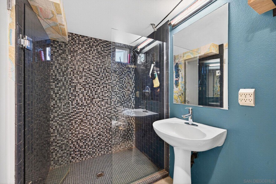 More Photos Of 1712 National Ave, San Diego Flex For Sale