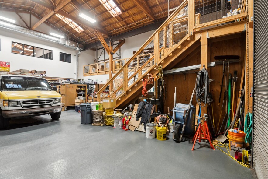 More Photos Of 1000 Calcot Pl, Oakland Warehouse For Lease