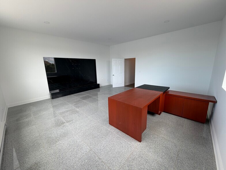 More Photos Of 88 Howard Ave, Bridgeport Warehouse For Lease