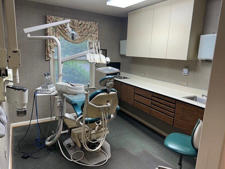 More Photos Of 219 Cook Rd, Yorktown Medical For Lease