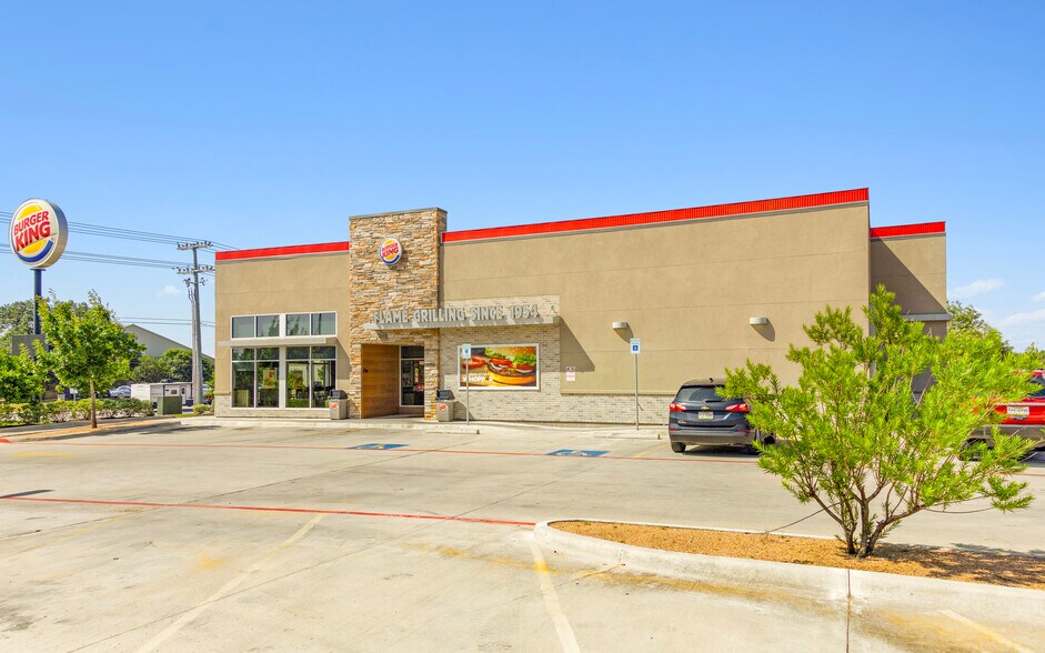 More Photos Of 1450 S Water St, Burnet Fast Food For Lease