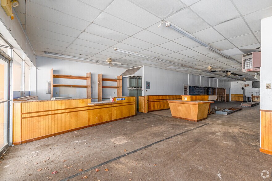 More Photos Of 9-29 Cornwell Dr, Bridgeton Storefront For Sale