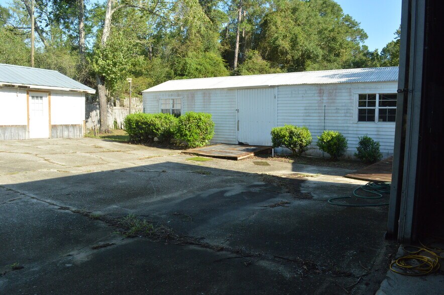 More Photos Of 165 Porsche Ln, Crawfordville Warehouse For Sale