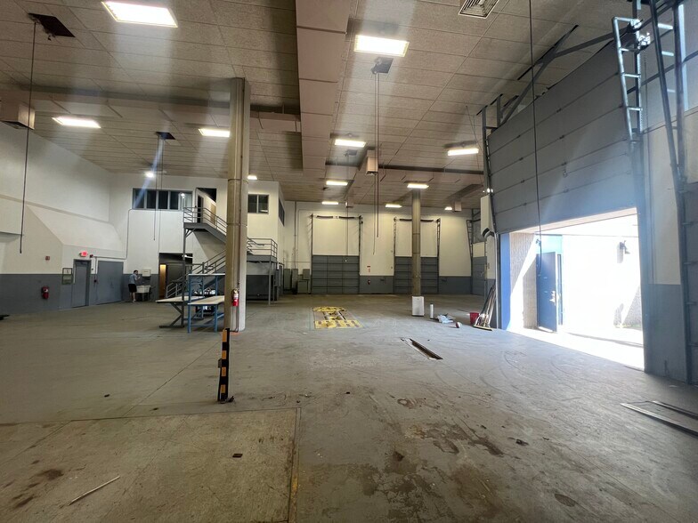 More Photos Of 275 Portsmouth Ave, Stratham Light Manufacturing For Sale