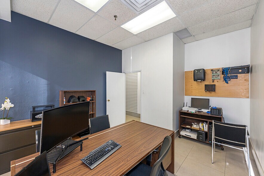 More Photos Of 5775 Atlantic Dr, Mississauga Distribution For Sale